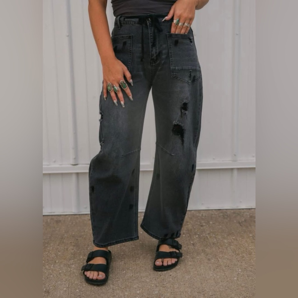 Blue Velvet Distressed Black Barrel Women's Jeans